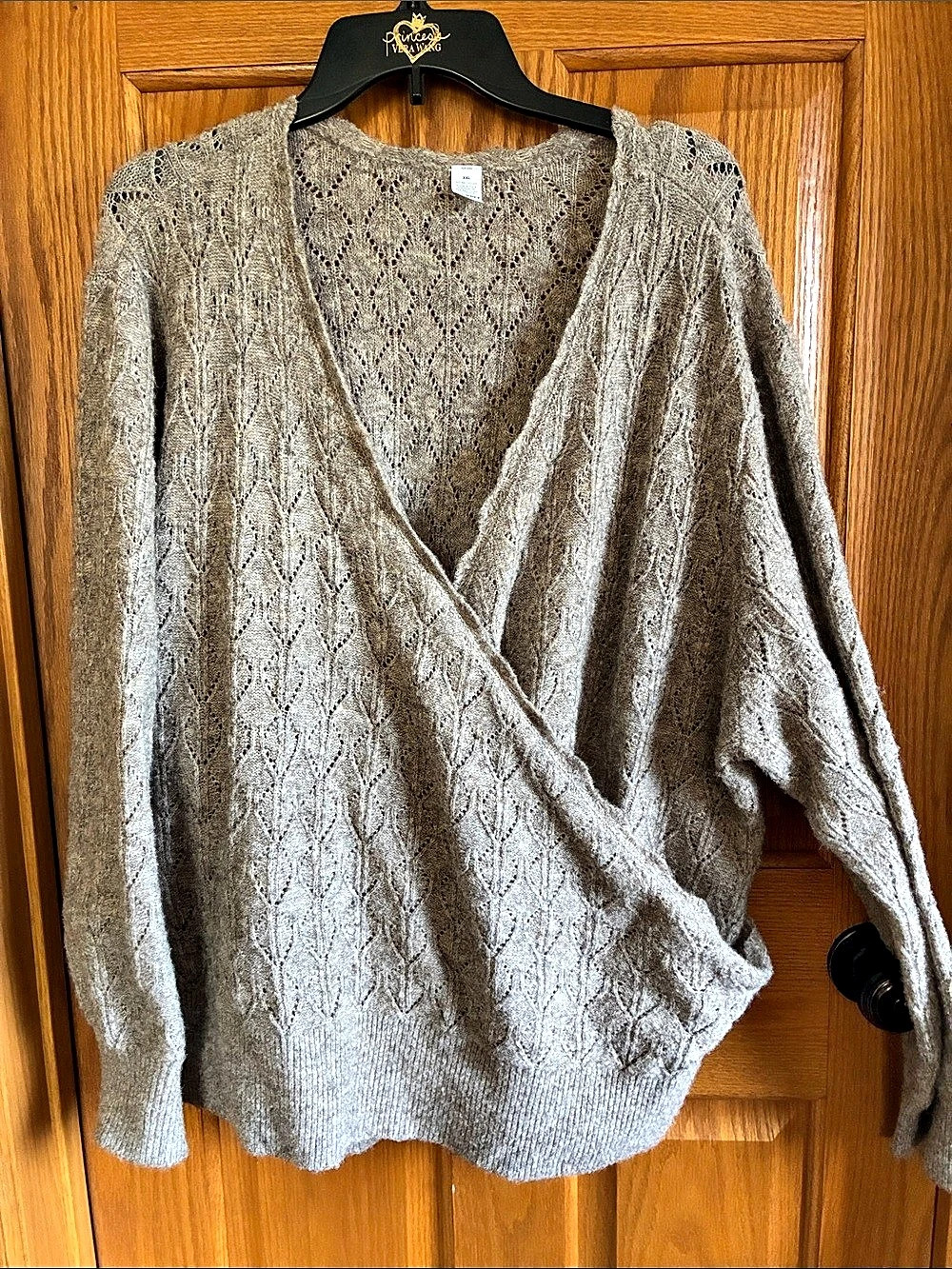 Old Navy Cable Knit crossover Sweater in beige XXL